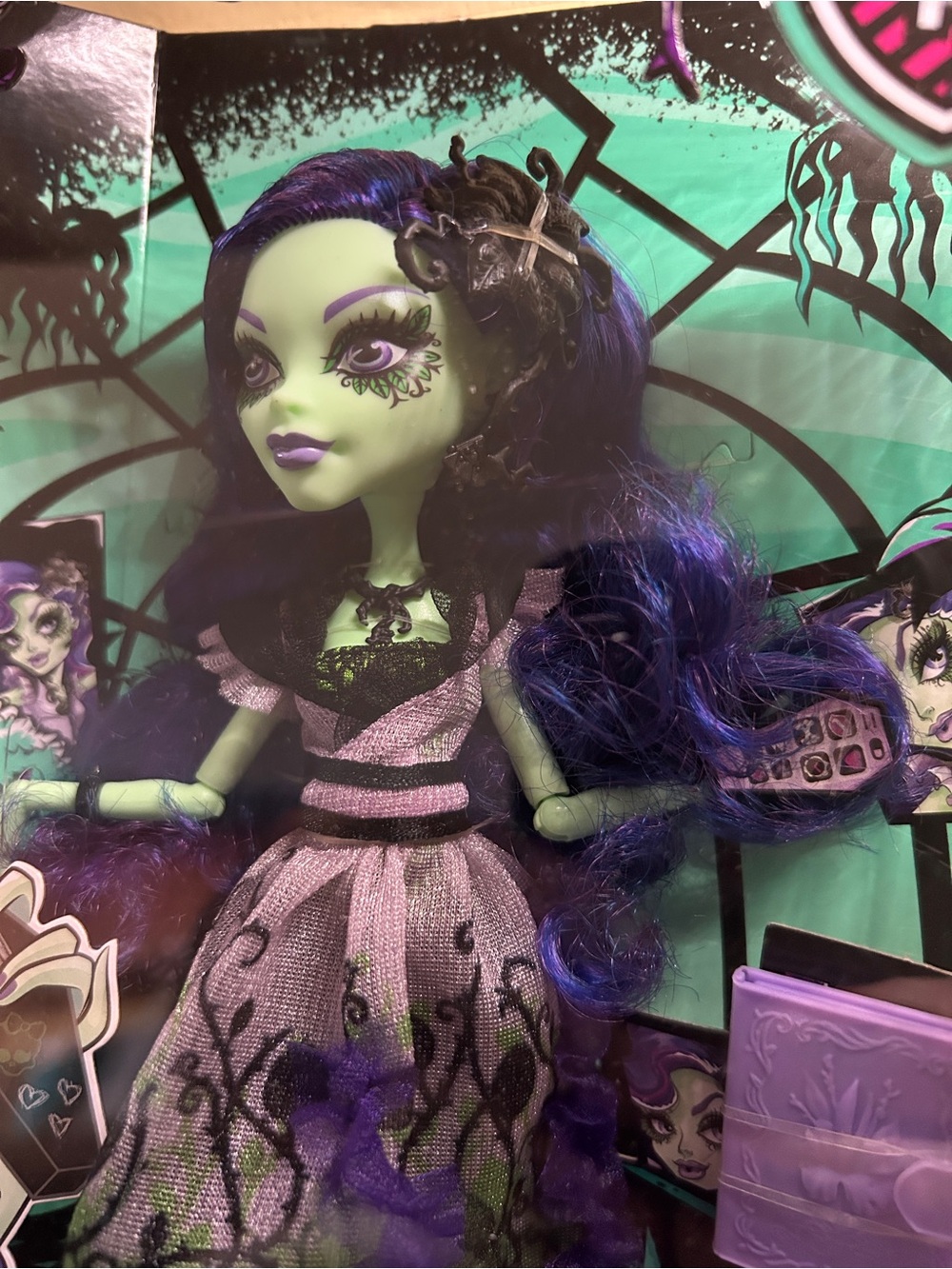 Monster High Amanita Nightshade Doll - Green, Purple & Black - Picture 6 of 9